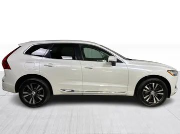 2021 Volvo XC60 - image 2