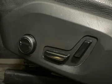 2021 Volvo XC60 - image 20