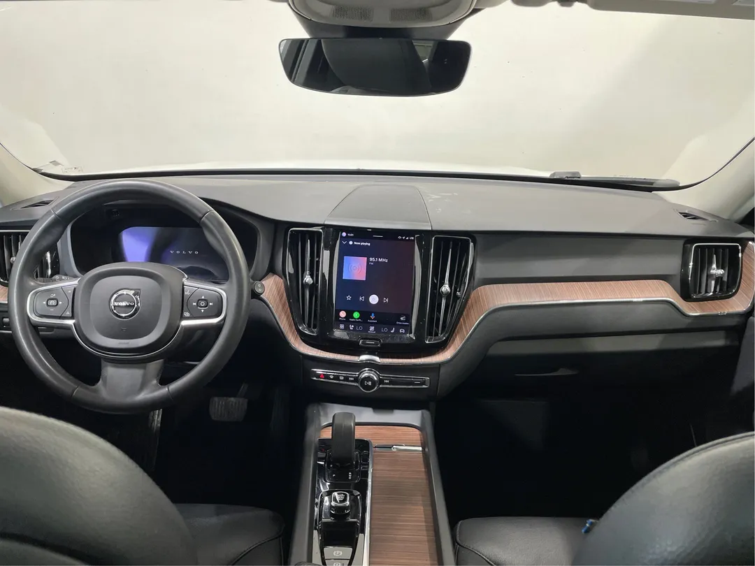 2022 Volvo XC60 Recharge — photo 4