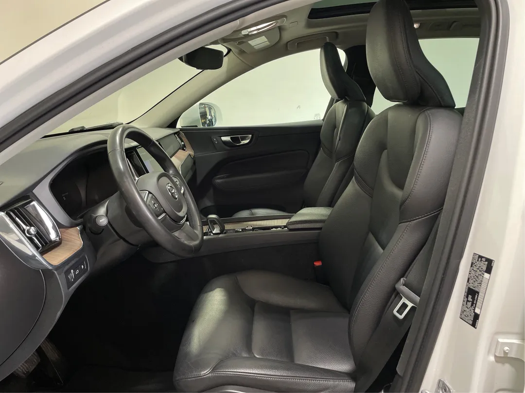 2022 Volvo XC60 Recharge — photo 3