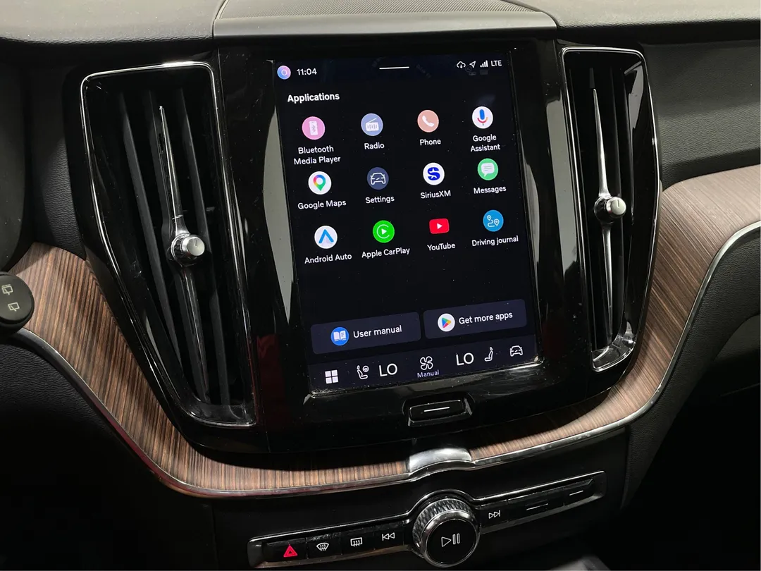 2022 Volvo XC60 Recharge — photo 7