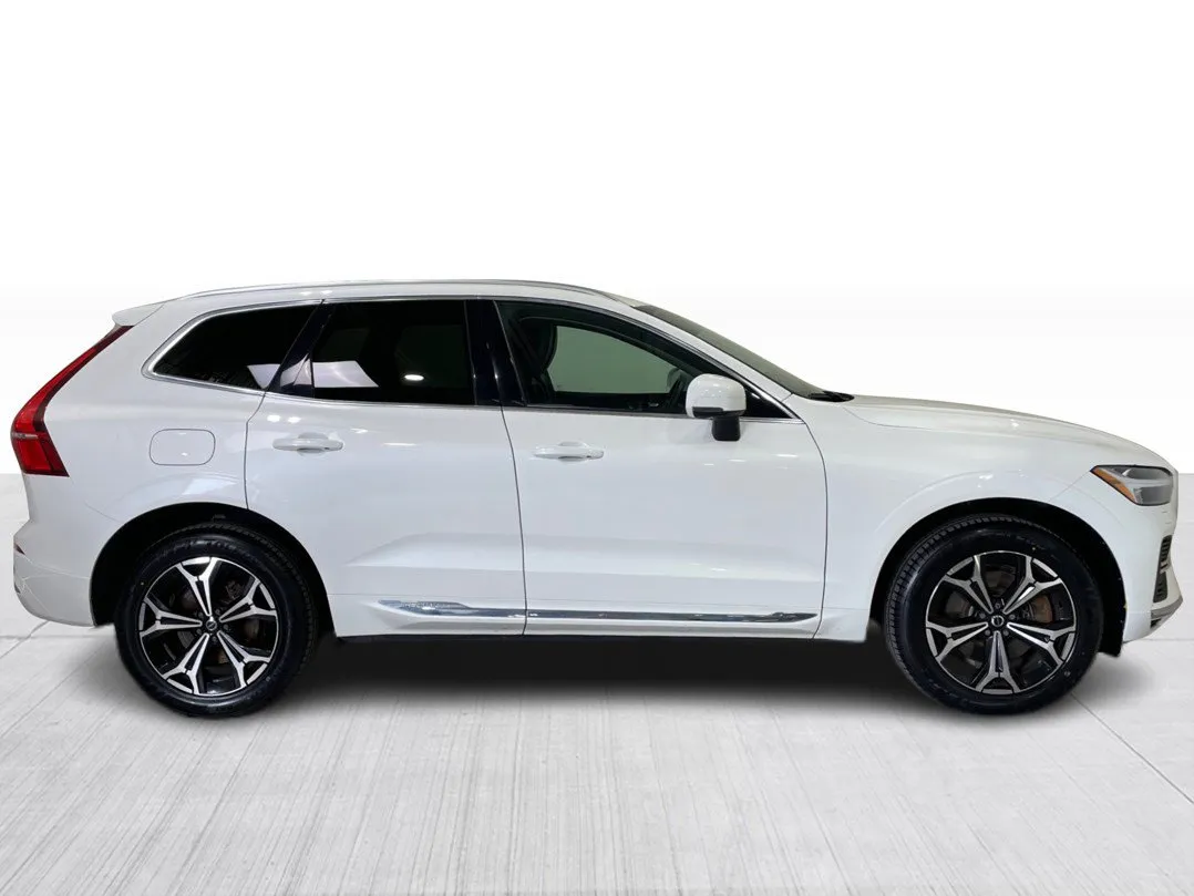 2022 Volvo XC60 Recharge — photo 2