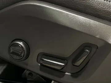2022 Volvo XC60 Recharge - image 19