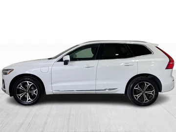 2022 Volvo XC60 Recharge - image 11