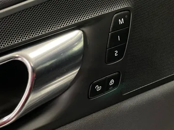 2022 Volvo XC60 Recharge - image 20