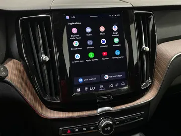 2022 Volvo XC60 Recharge - image 8