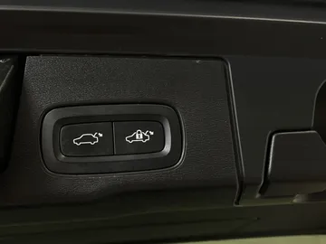2022 Volvo XC60 Recharge - image 33