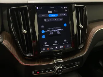 2022 Volvo XC60 Recharge - image 23