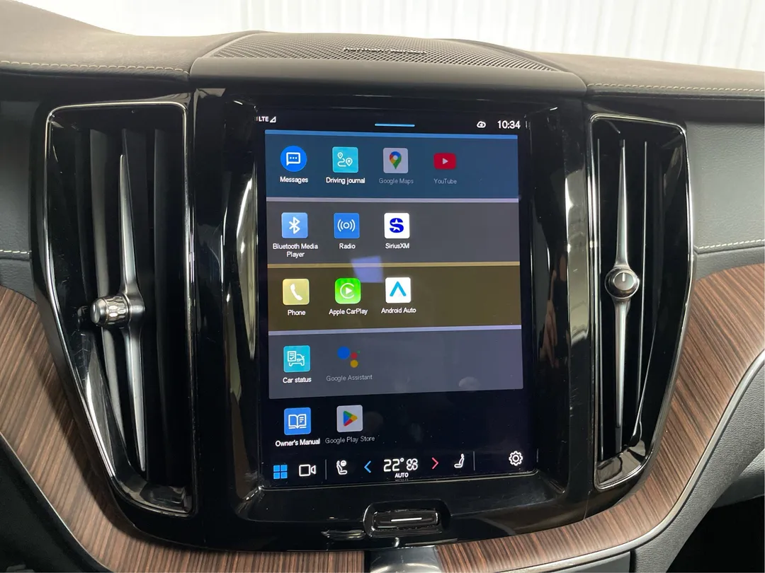 2022 Volvo XC60 Recharge — photo 7
