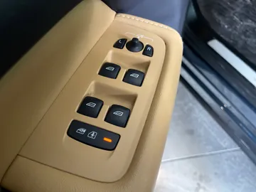 2022 Volvo XC60 Recharge - image 28