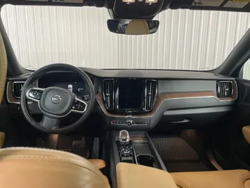 2022 Volvo XC60 Recharge - image 4