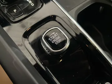 2022 Volvo XC60 Recharge - image 26
