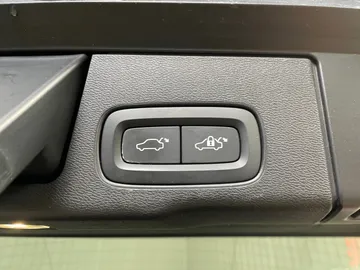 2022 Volvo XC60 Recharge - image 23