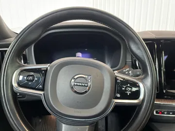 2022 Volvo XC60 Recharge - image 18