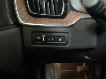 2022 Volvo XC60 Recharge - image 35