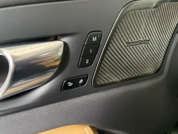 2022 Volvo XC60 Recharge - image 21