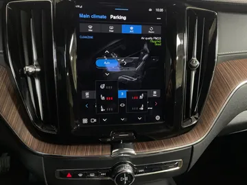 2022 Volvo XC60 Recharge - image 25