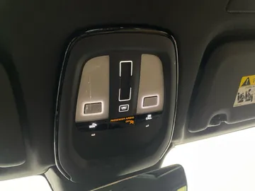 2022 Volvo XC60 Recharge - image 17
