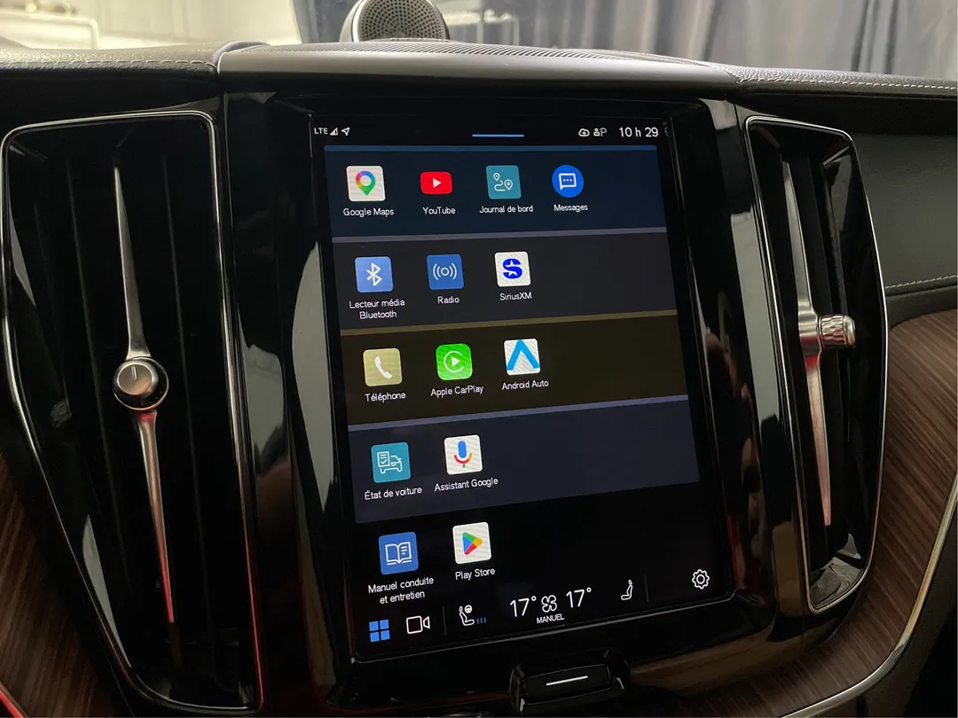 2022 Volvo XC60 Recharge — photo 7