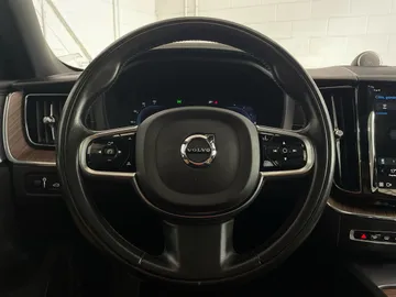 2022 Volvo XC60 Recharge - image 19