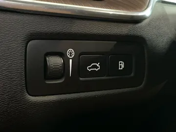2022 Volvo XC60 Recharge - image 36