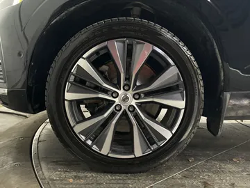 2022 Volvo XC60 Recharge - image 7