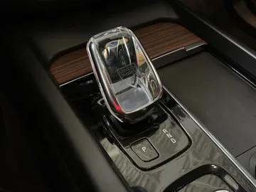 2022 Volvo XC60 Recharge - image 34