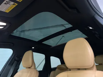2022 Volvo XC60 Recharge - image 6