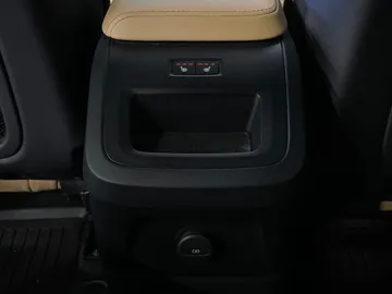 2022 Volvo XC60 Recharge - image 35