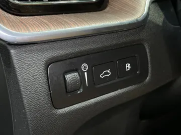 2022 Volvo XC60 Recharge - image 33
