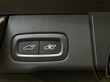 2022 Volvo XC60 Recharge - image 36