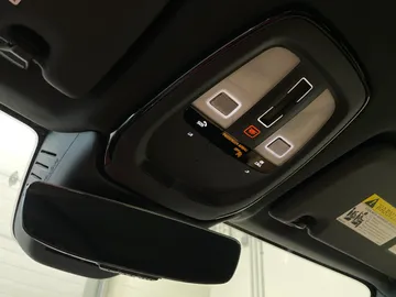 2022 Volvo XC60 Recharge - image 17