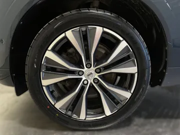 2022 Volvo XC60 Recharge - image 7