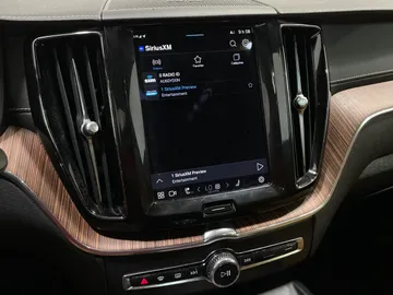 2022 Volvo XC60 Recharge - image 32