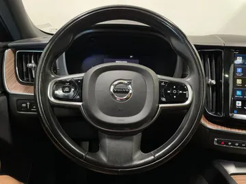 2022 Volvo XC60 Recharge - image 27
