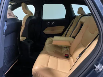 2022 Volvo XC60 Recharge - image 16