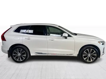 2022 Volvo XC60 Recharge - image 2