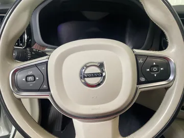 2022 Volvo XC60 Recharge - image 19