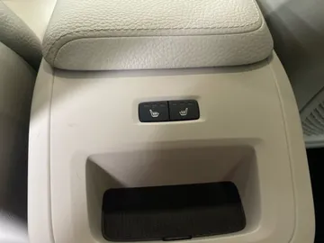 2022 Volvo XC60 Recharge - image 32