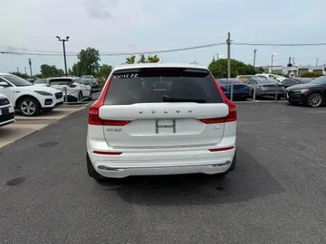 2022 Volvo XC60 Recharge - image 10