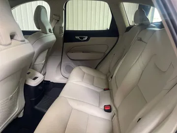 2022 Volvo XC60 Recharge - image 16