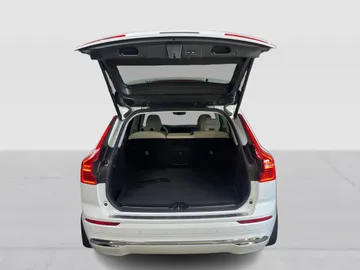 2022 Volvo XC60 Recharge - image 14