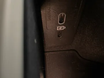 2022 Volvo XC60 Recharge - image 34