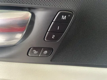 2022 Volvo XC60 Recharge - image 22