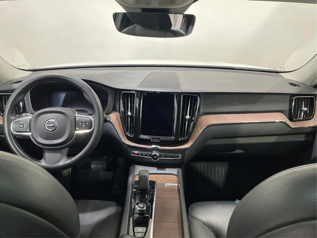 2022 Volvo XC60 Recharge — photo 4