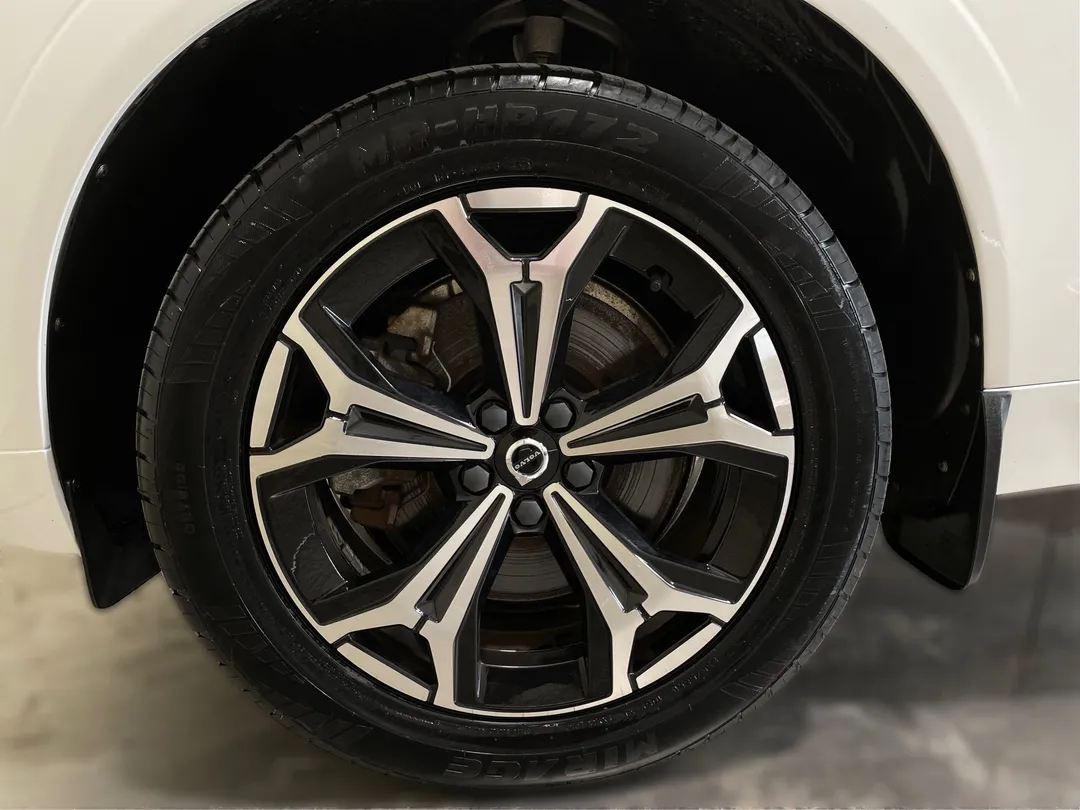 2022 Volvo XC60 Recharge — photo 6