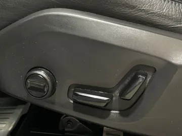 2022 Volvo XC60 Recharge - image 19