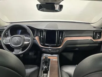 2022 Volvo XC60 Recharge - image 4