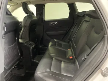 2022 Volvo XC60 Recharge - image 16
