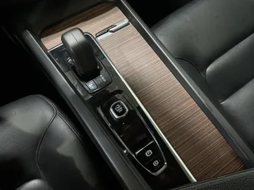 2022 Volvo XC60 Recharge - image 30